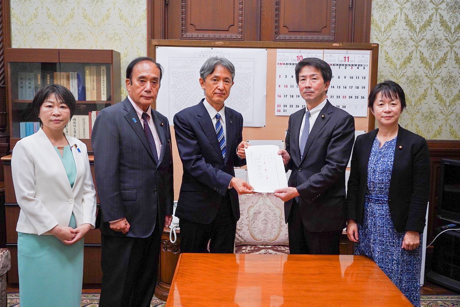 「所得制限撤廃法案」を参議院に提出